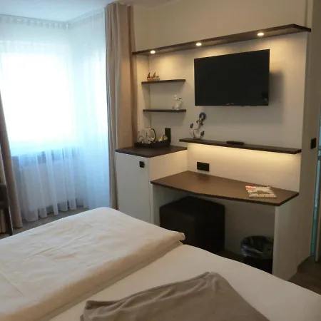 Ankerplatz-hotel Garni Szálloda 4*