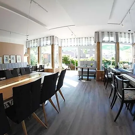 מלון Ankerplatz-hotel Garni 4*