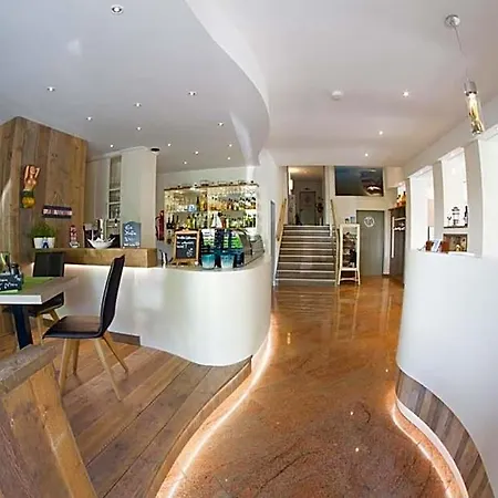 מלון Ankerplatz-hotel Garni 4*